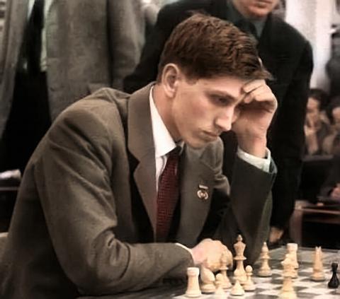 Será que o GAMBITO do REI funcionou com um 1950 no xadrez? 